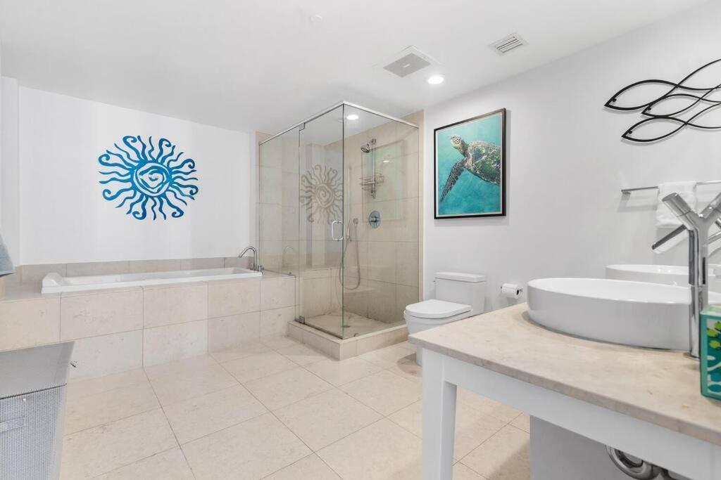Apartment Penthouse Luxury Icon And W Panoramic Views Balcony In Brickell
