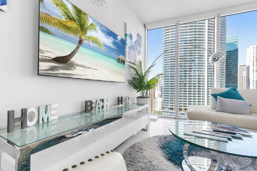 Penthouse Luxury Icon And W Panoramic Views Balcony In Brickell Apartment