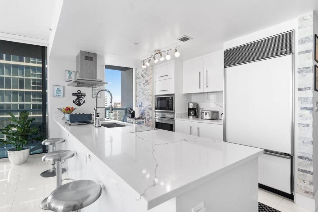 Penthouse Luxury Icon And W Panoramic Views Balcony In Brickell Miami