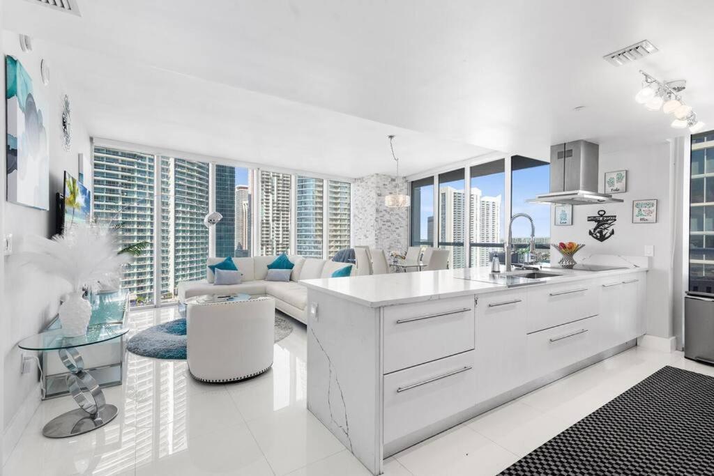 Penthouse Luxury Icon And W Panoramic Views Balcony In Brickell Apartment Miami